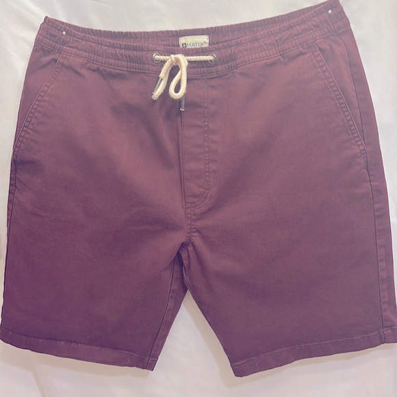 NWOT MATIX Men’s Shorts Pull On Streetwear Board Wear Burgundy Size Medium. - Picture 2 of 13